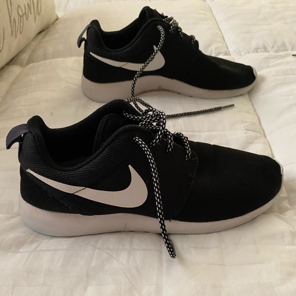 Women’s Nike sneakers
